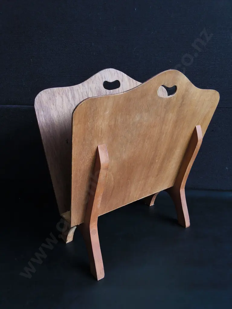 MID CENTURY MODERN WOODEN MAGAZINE RACK, H 42 CM Image 1++