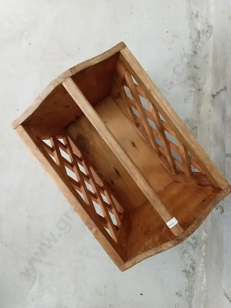 VINTAGE WOODEN MAGAZINE RACK, H 37CM X W 40CM X 29CM Image 1++