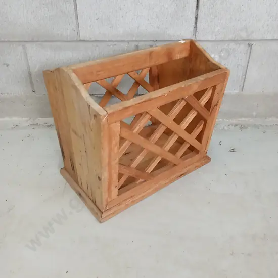 VINTAGE WOODEN MAGAZINE RACK, H 37CM X W 40CM X 29CM