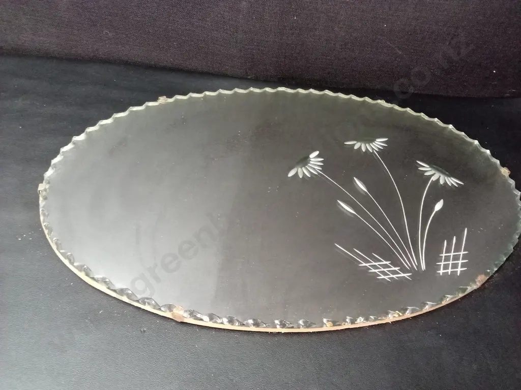 VINTAGE OVAL WALL MIRROR WITH ETCHED FLORAL DESIGN L61CM H40CM Image 1++