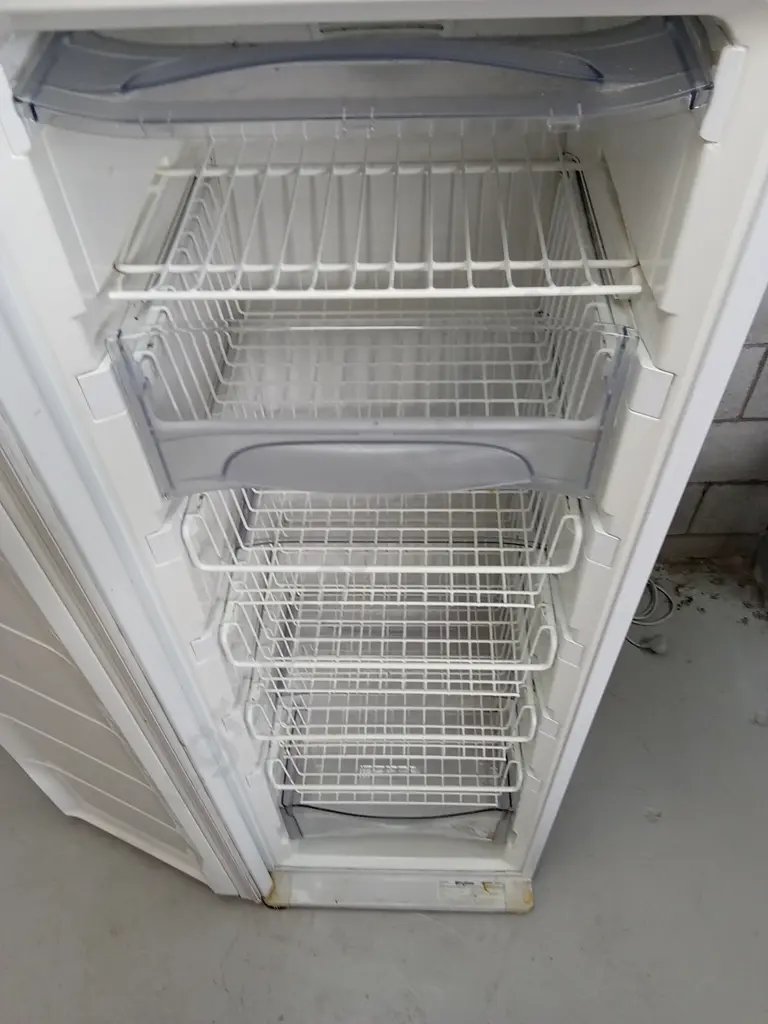 FISHER&PAYKEL FRIGIDAIRE FREEZER H 160CM X W 53CM X D 53CM Image 1++