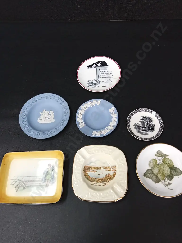 7 DECORATIVE DISHES LARGEST L12.5CM INCLUDING ROYAL DOULTON, CROWN DEVON, ROYAL WORCHESTER AND WEDGEWOOD Image 1++