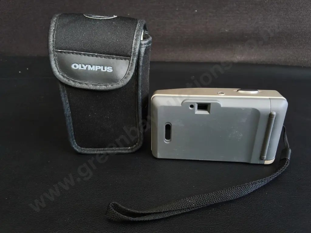 OLYMPUS TRIP 100R 35MM POINT AND SHOOT FILM CAMERA WITH CARRYING CASE Image 1++