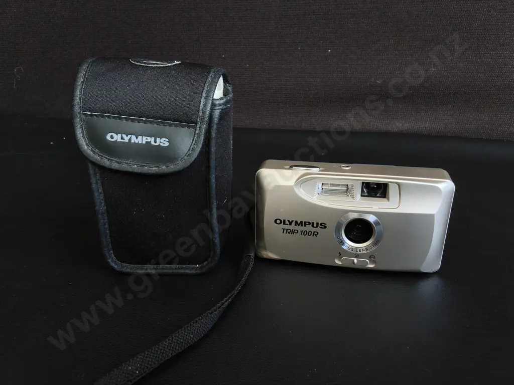 OLYMPUS TRIP 100R 35MM POINT AND SHOOT FILM CAMERA WITH CARRYING CASE Image 1++