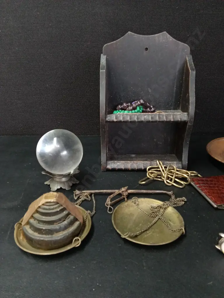 VINTAGE MIX INCLUDING BRASS BALANCE SCALE AND 4 WATCHES Image 1++
