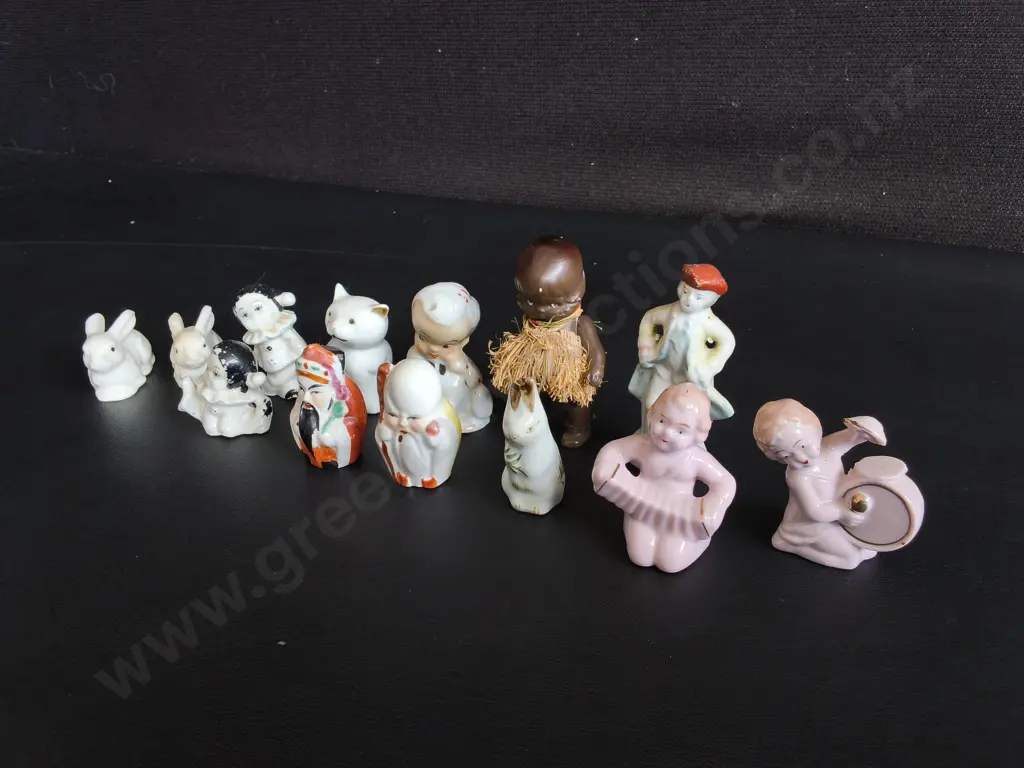 COLLECTION OF VINTAGE MINIATURE CERAMIC AND PORCELAIN FIGURINES, 13 PIECES, TALLEST 8 CM Image 1++