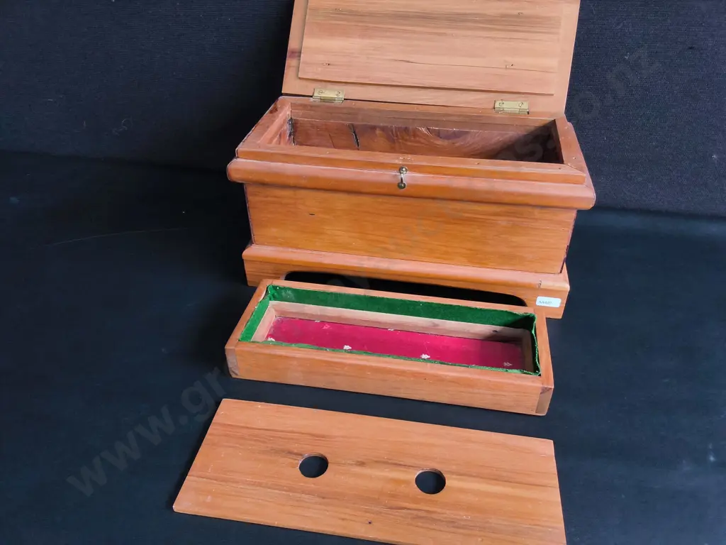 VINTAGE WOODEN STORAGE BOX WITH COMPARTMENTS, W 37 CM X H 20 CM Image 1++