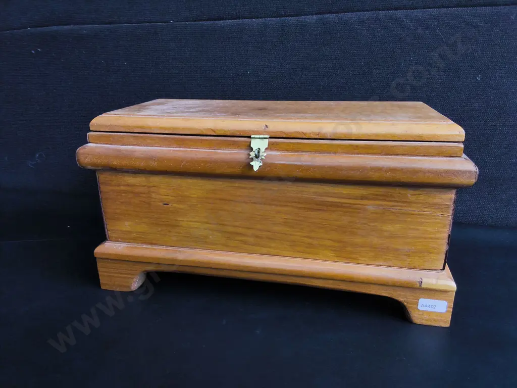 VINTAGE WOODEN STORAGE BOX WITH COMPARTMENTS, W 37 CM X H 20 CM Image 1++