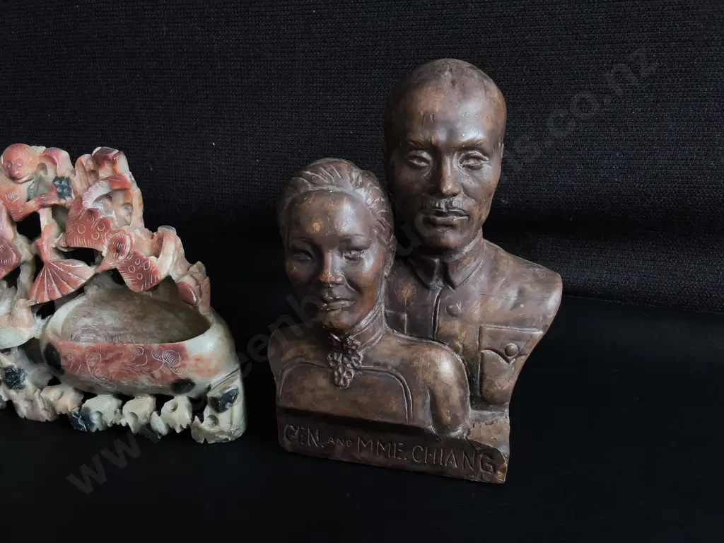 VINTAGE CHINESE CARVED SOAPSTONE DOUBLE VASE AND CHIANG KAISHEK COMMEMORATIVE BUST, WIDEST W 23 CM Image 1++