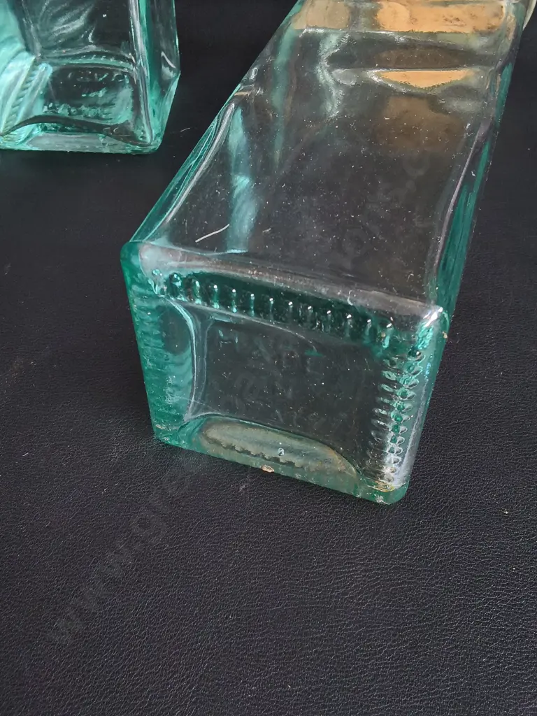 3 VINTAGE ITALIAN GREEN WAVY GLASS STORAGE JARS, TALLEST H 31 CM Image 1++