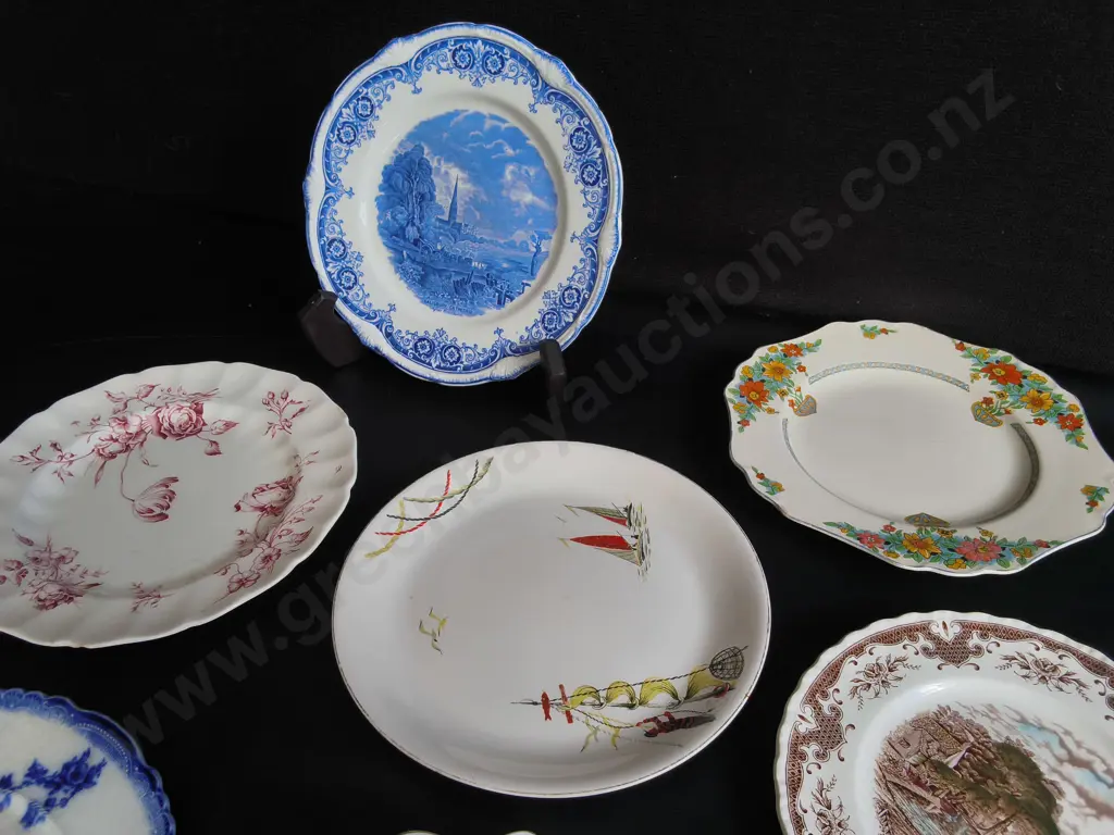 MIX OF VINTAGE PLATES AND PLATE STAND, 7 PLATES, WIDEST DIA 25 CM Image 1++