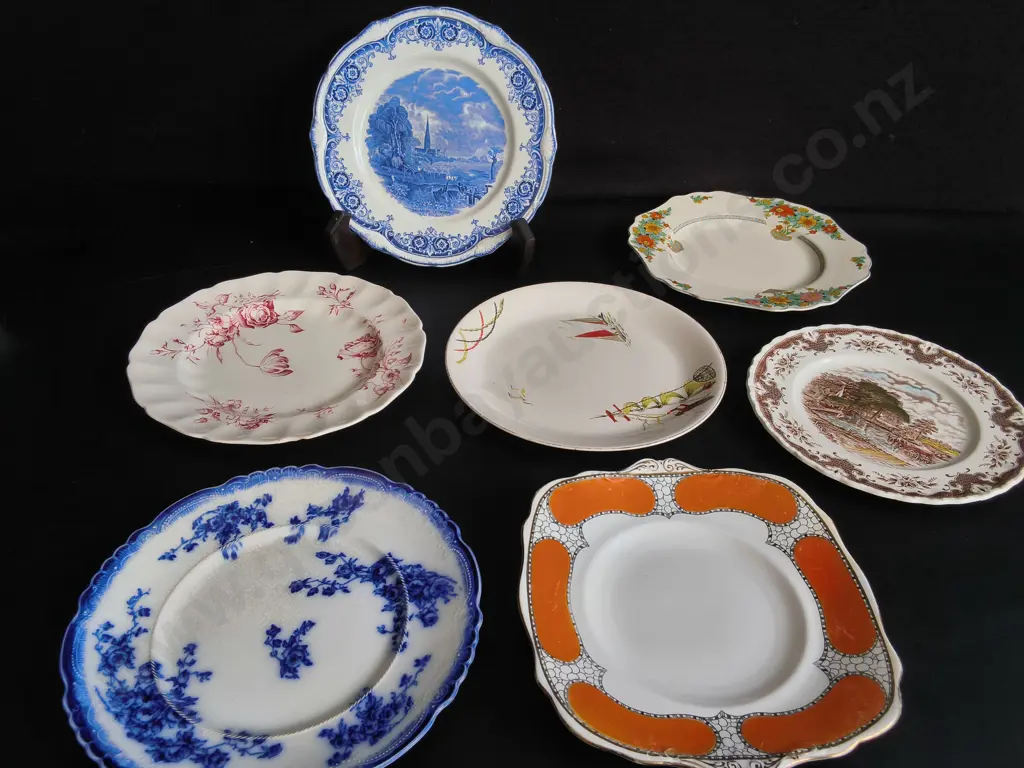 MIX OF VINTAGE PLATES AND PLATE STAND, 7 PLATES, WIDEST DIA 25 CM Image 1++