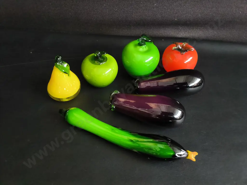 COLLECTION OF HAND BLOWN MURANO STYLE ART GLASS FRUITS AND VEGETABLES, WIDEST W 28 CM Image 1++