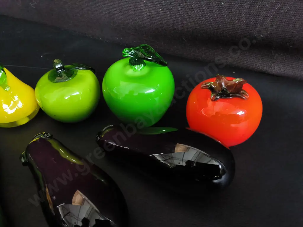 COLLECTION OF HAND BLOWN MURANO STYLE ART GLASS FRUITS AND VEGETABLES, WIDEST W 28 CM Image 1++