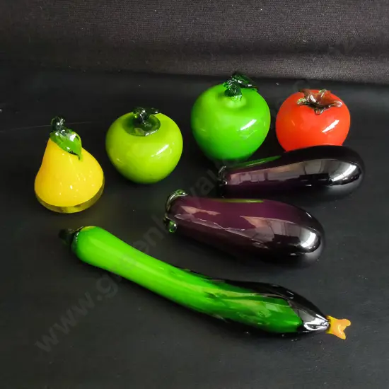 COLLECTION OF HAND BLOWN MURANO STYLE ART GLASS FRUITS AND VEGETABLES, WIDEST W 28 CM