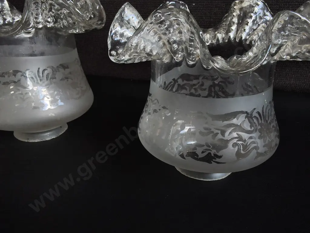 PAIR OF VINTAGE FROSTED AND ETCHED GLASS LAMP SHADES, H 12.5 CM Image 1++