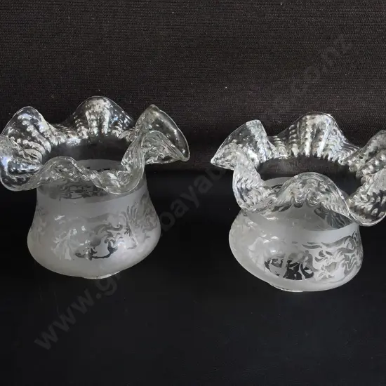 PAIR OF VINTAGE FROSTED AND ETCHED GLASS LAMP SHADES, H 12.5 CM