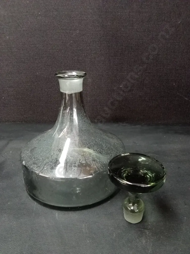 VINTAGE WIDE-BASED GLASS SHIPS DECANTER H22CM Image 1++