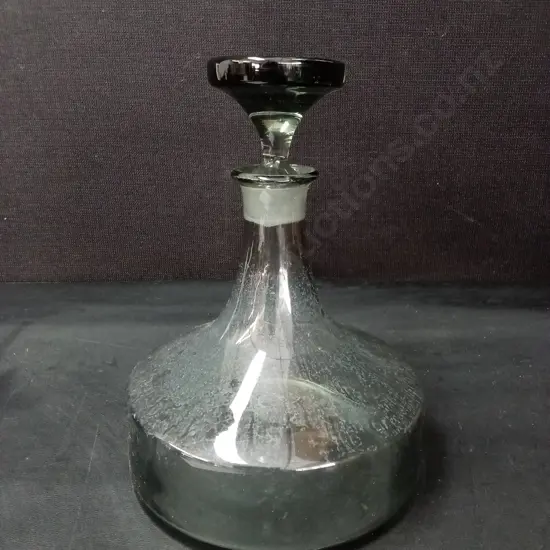 VINTAGE WIDE-BASED GLASS SHIPS DECANTER H22CM