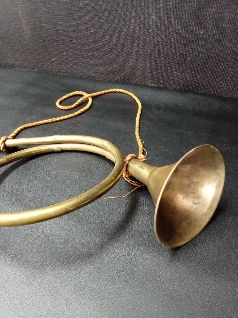 VINTAGE BRASS BUGLE HORN L35CM Image 1++