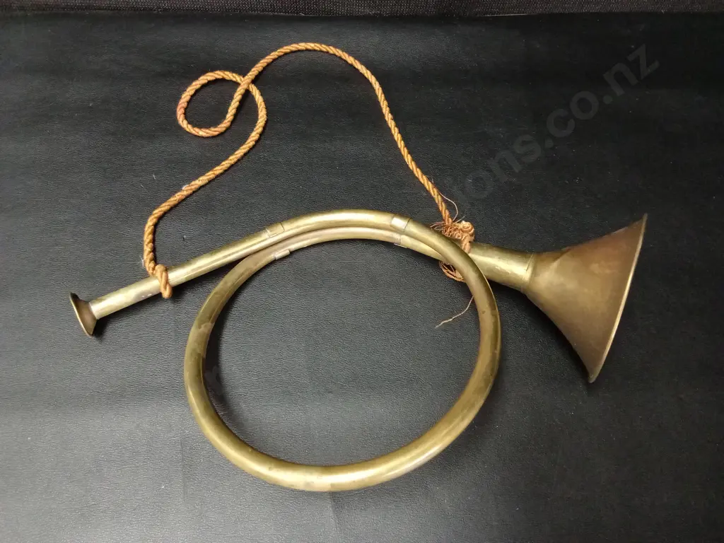 VINTAGE BRASS BUGLE HORN L35CM Image 1++