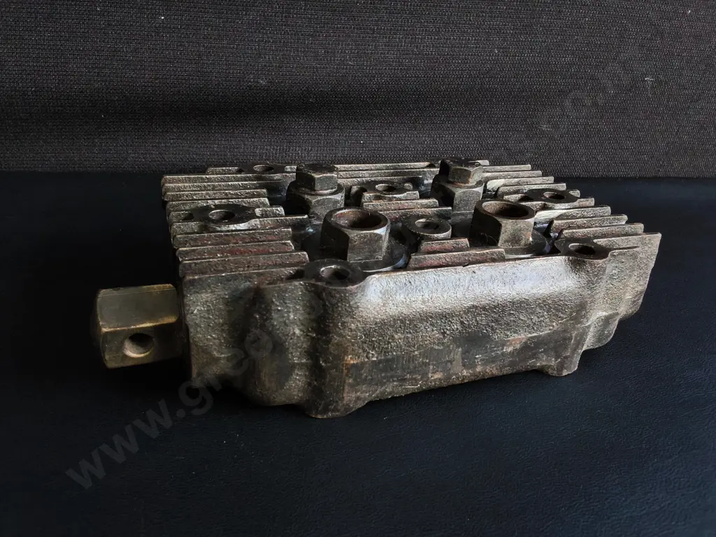 CYLINDER HEAD INDUSTRIAL ART PIECE, W 24 CM Image 1++