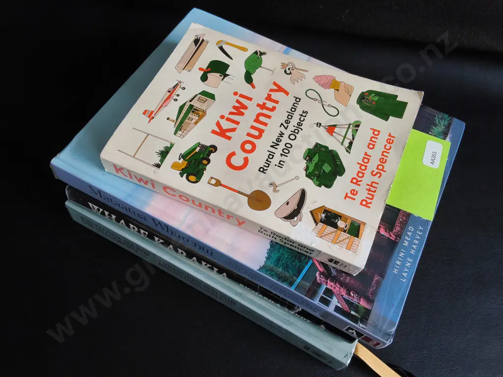 4 BOOKS ON MĀORI ARCHITECTURE AND NZ HISTORY Image 1++