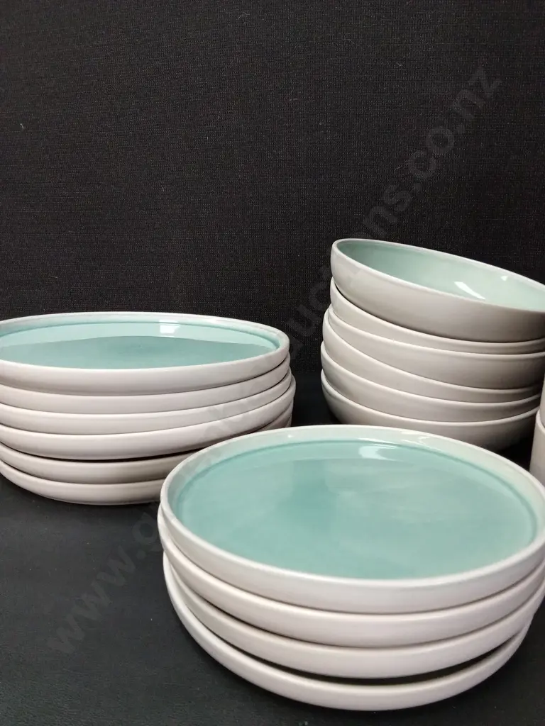 25 PIECE MODERN DINNER SET Image 1++