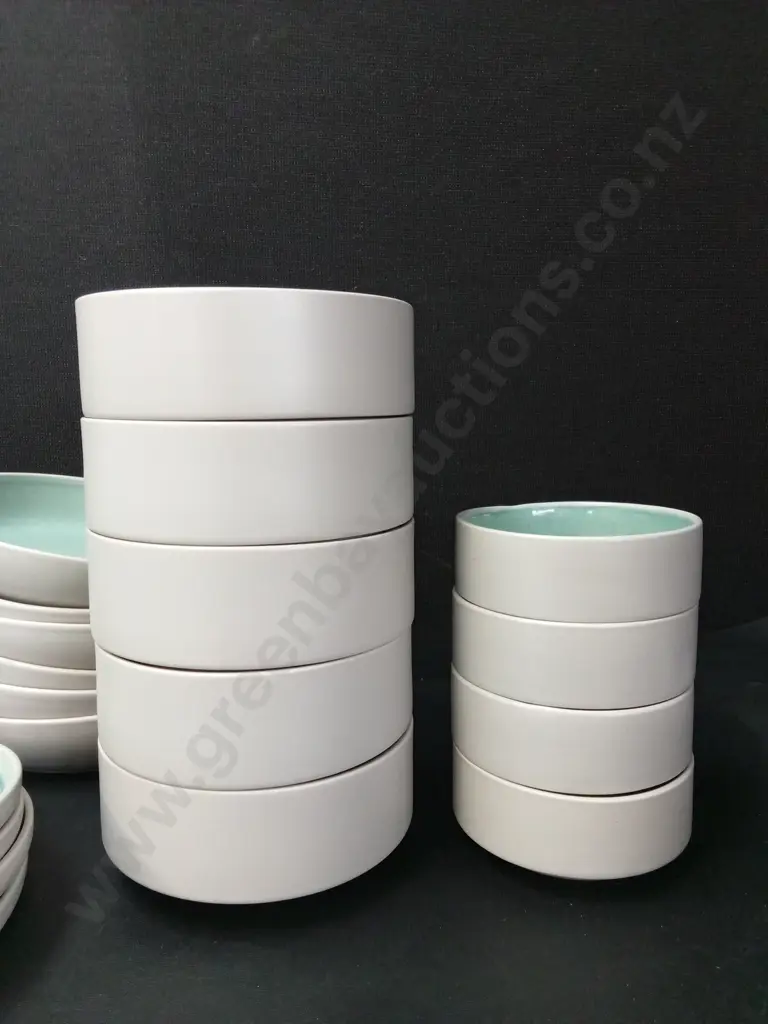 25 PIECE MODERN DINNER SET Image 1++