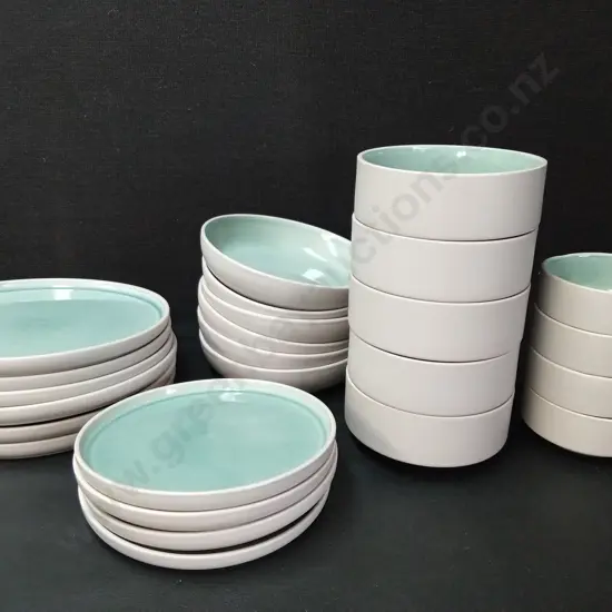 25 PIECE MODERN DINNER SET