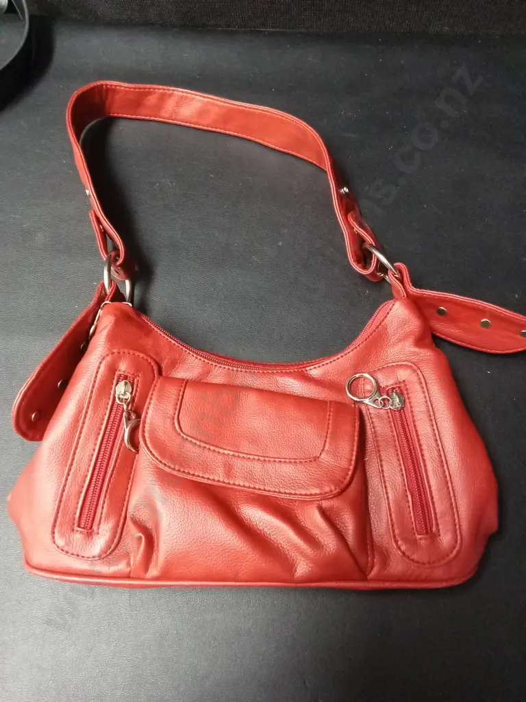 4 WOMEN'S PURSES, 1 GENUINE LEATHER Image 1++