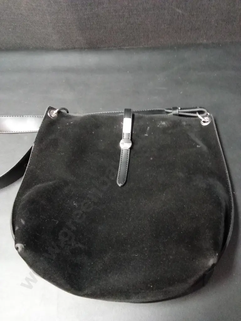 4 WOMEN'S PURSES, 1 GENUINE LEATHER Image 1++