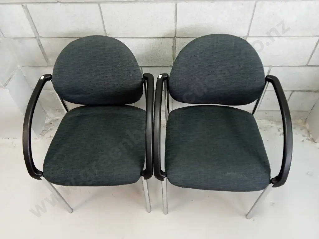ROUND MEETING TABLE WITH 2 UPHOLSTERED OFFICE CHAIRS, 90CM DIAMETER Image 1++