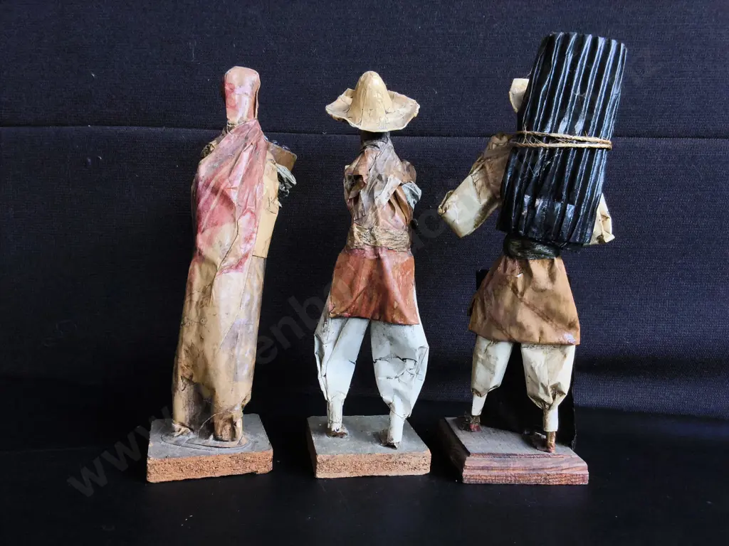 3 VINTAGE MEXICAN FOLK ART PAPER MÂCHÉ AND WOOD FIGURINES, TALLEST H 33 CM Image 1++