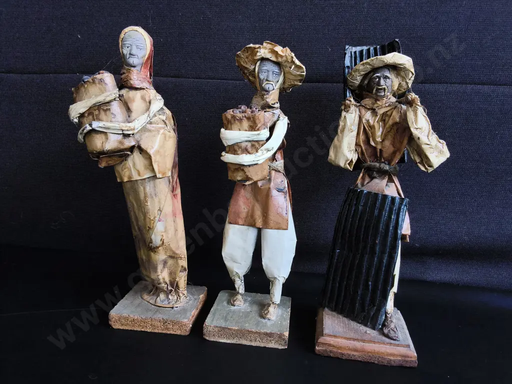3 VINTAGE MEXICAN FOLK ART PAPER MÂCHÉ AND WOOD FIGURINES, TALLEST H 33 CM Image 1++