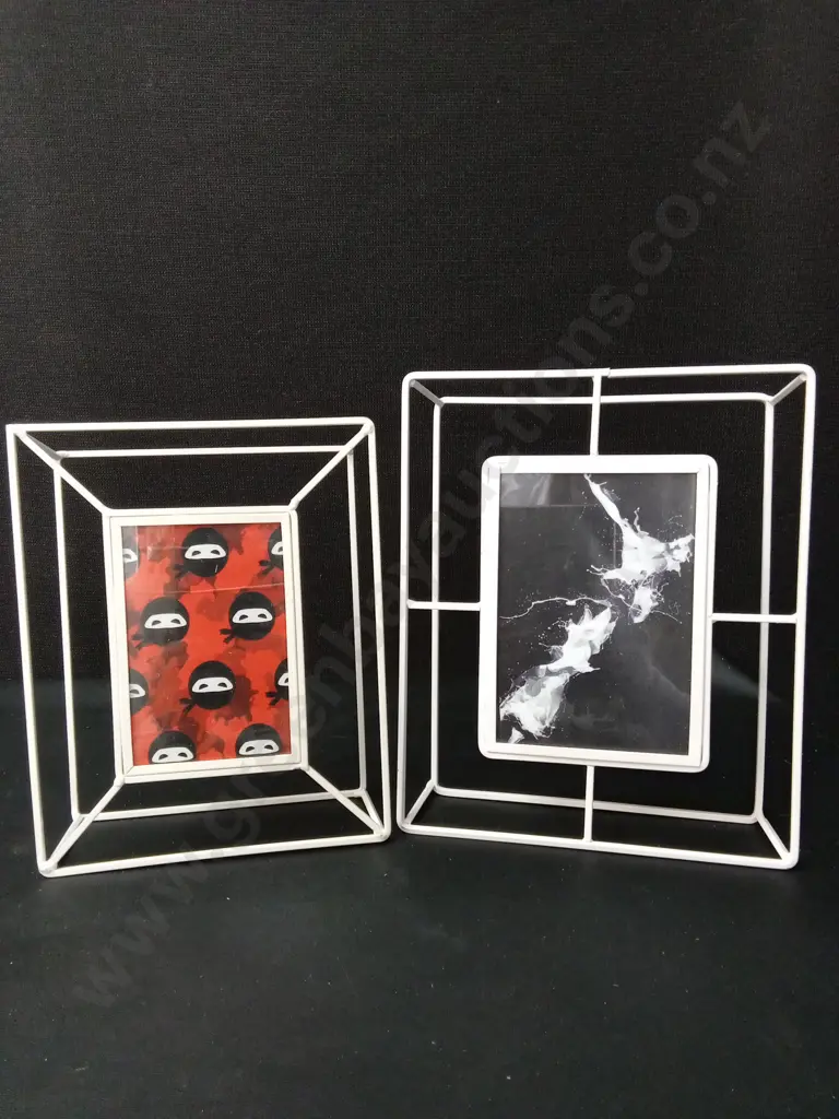 2 PHOTO FRAMES TALLEST H 28CM Image 1++