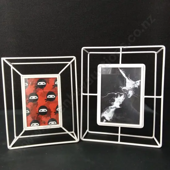 2 PHOTO FRAMES TALLEST H 28CM