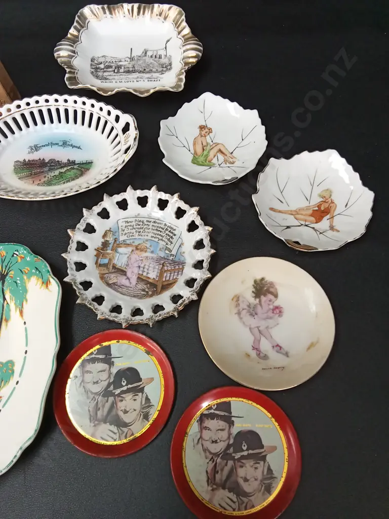 ASSORTED DECORATIVE DISHES LARGEST L18CM Image 1++