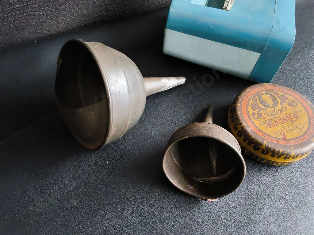MIX OF VINTAGE ITEMS Image 1++
