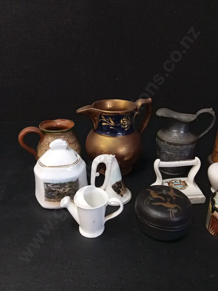 ASSORTED VINTAGE ITEMS TALLEST H11CM Image 1++