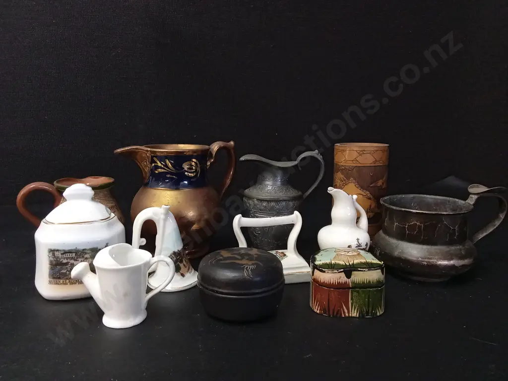 ASSORTED VINTAGE ITEMS TALLEST H11CM Image 1++