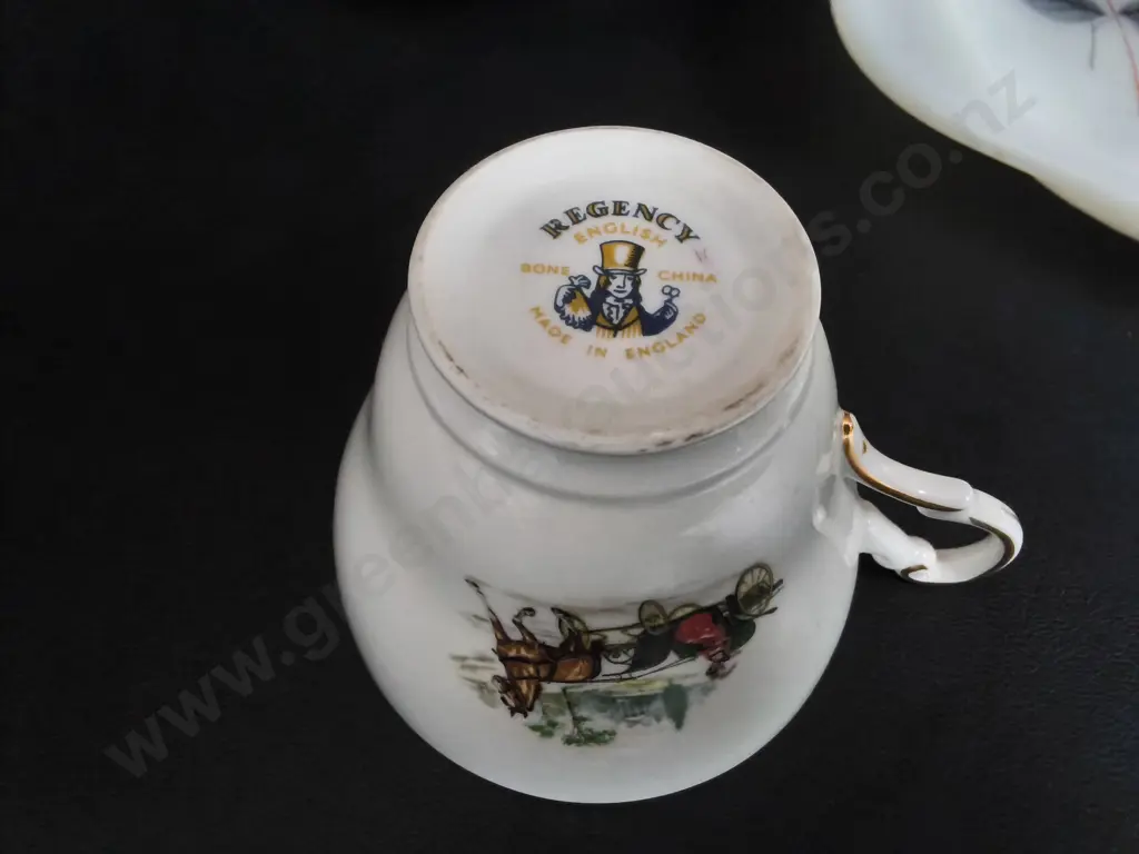 3 PYREX MILK GLASS DISHES AND 3 PIECE REGENCY SET, WIDEST W 37 CM Image 1++