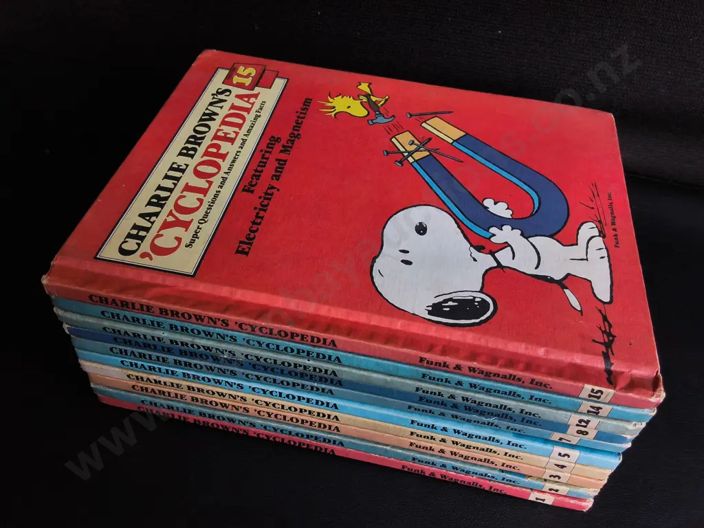 VINTAGE 1980 CHARLIE BROWN'S 'CYCLOPEDIA SET, 10 VOLUMES Image 1++