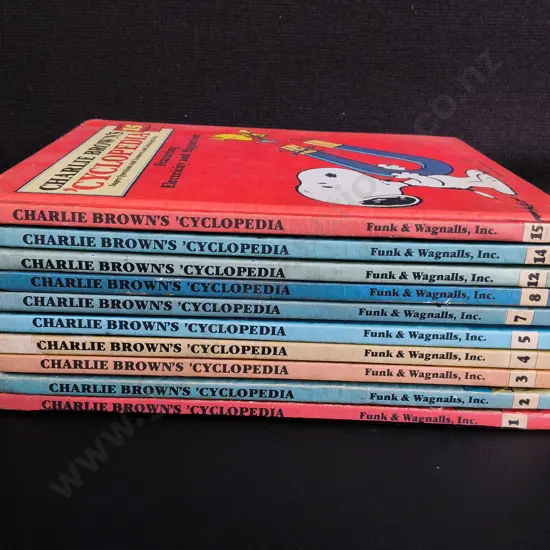 VINTAGE 1980 CHARLIE BROWN'S 'CYCLOPEDIA SET, 10 VOLUMES