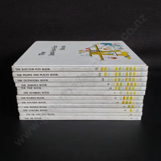 VINTAGE BRITANNICA DISCOVERY LIBRARY 12 BOOK COMPLETE SET