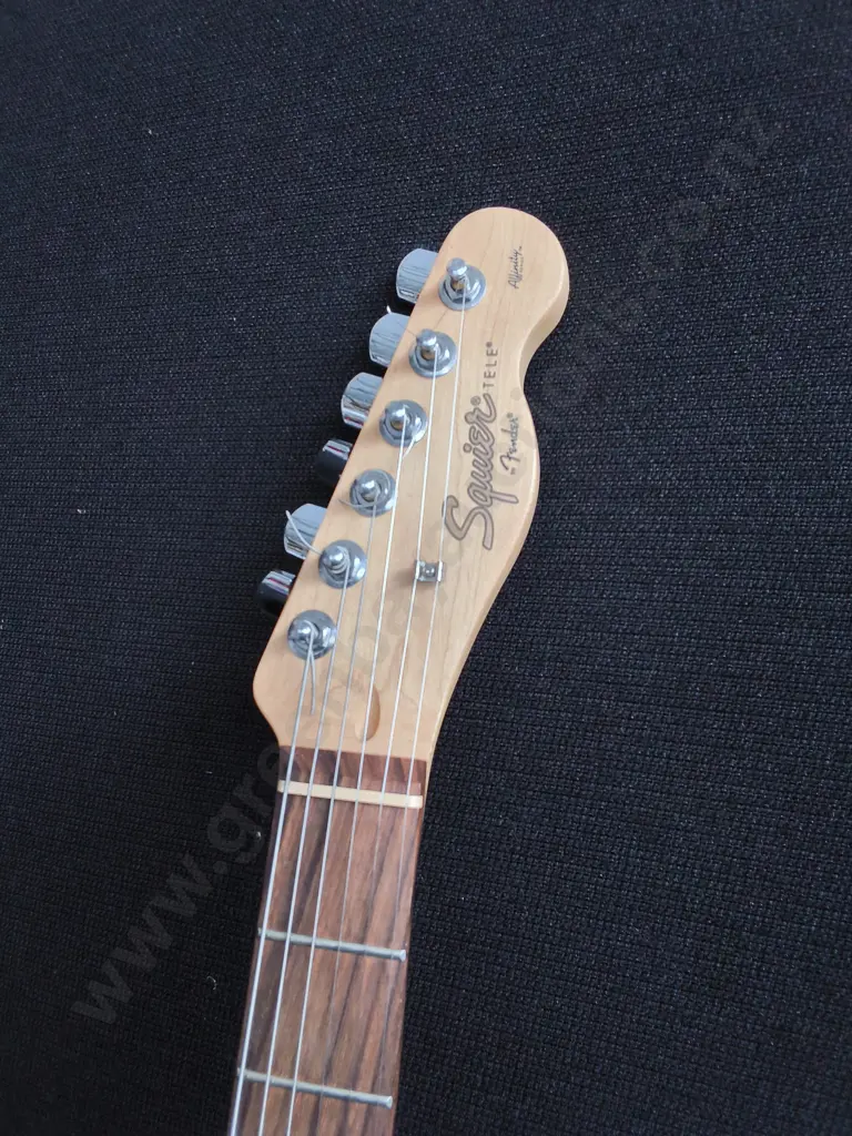 FENDER TELECASTER ELECTRIC GUITAR WITH CASE Image 1++