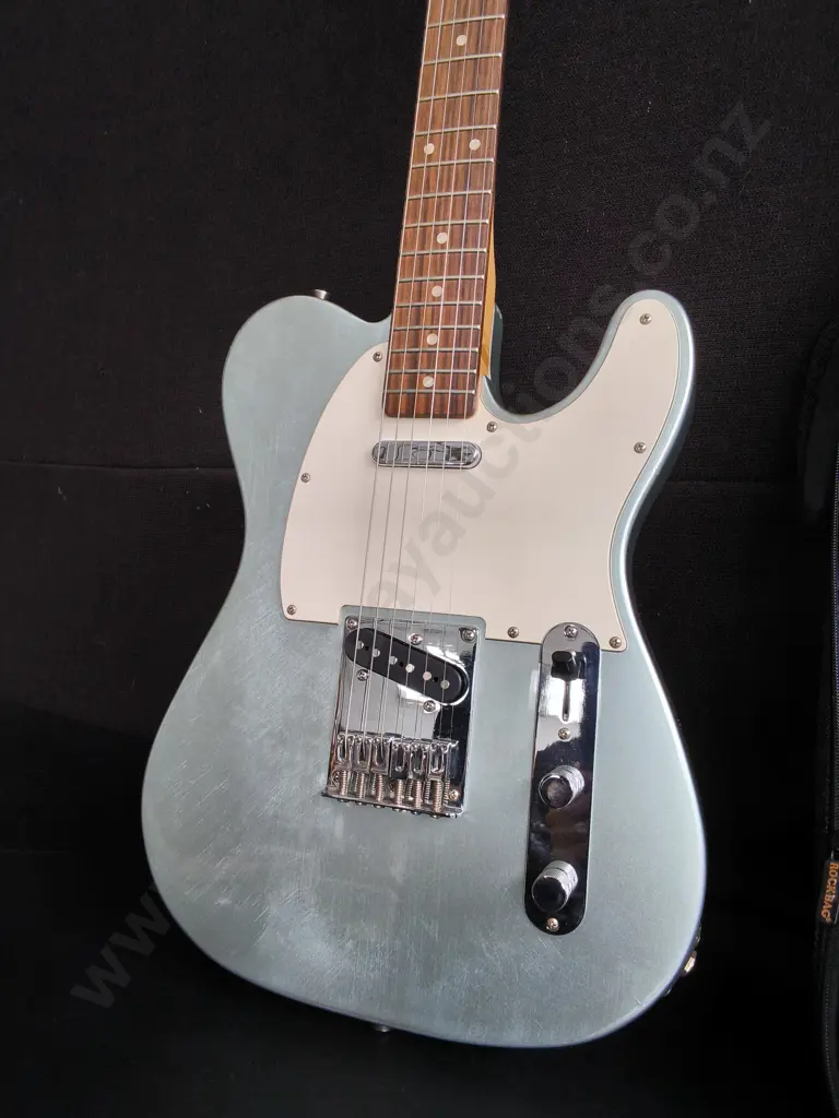 FENDER TELECASTER ELECTRIC GUITAR WITH CASE Image 1++