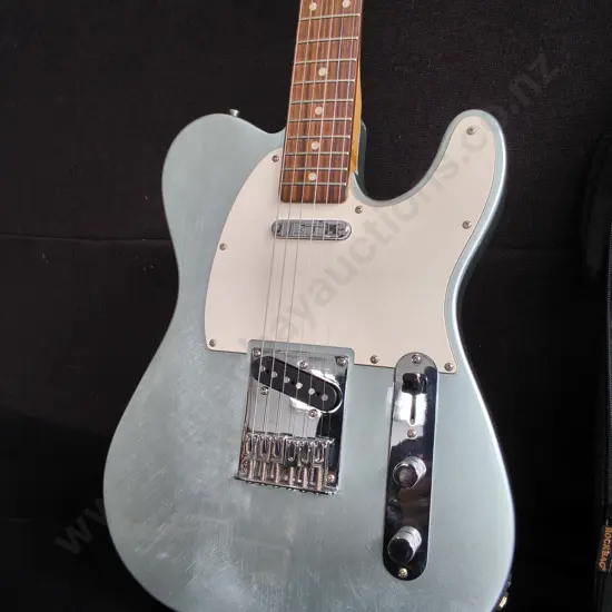 FENDER TELECASTER ELECTRIC GUITAR WITH CASE