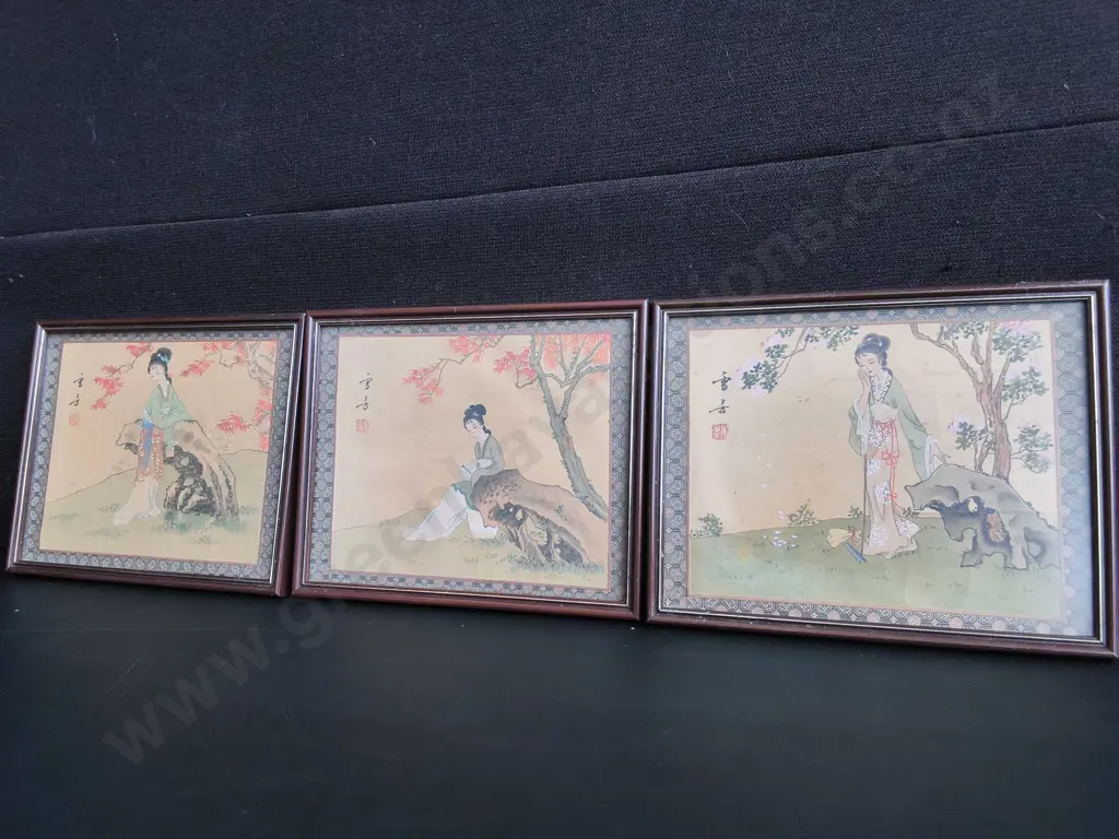 SET OF 3 VINTAGE CHINESE SILK PAINTINGS, FRAMED, H 22 CM X W 27 CM Image 1++