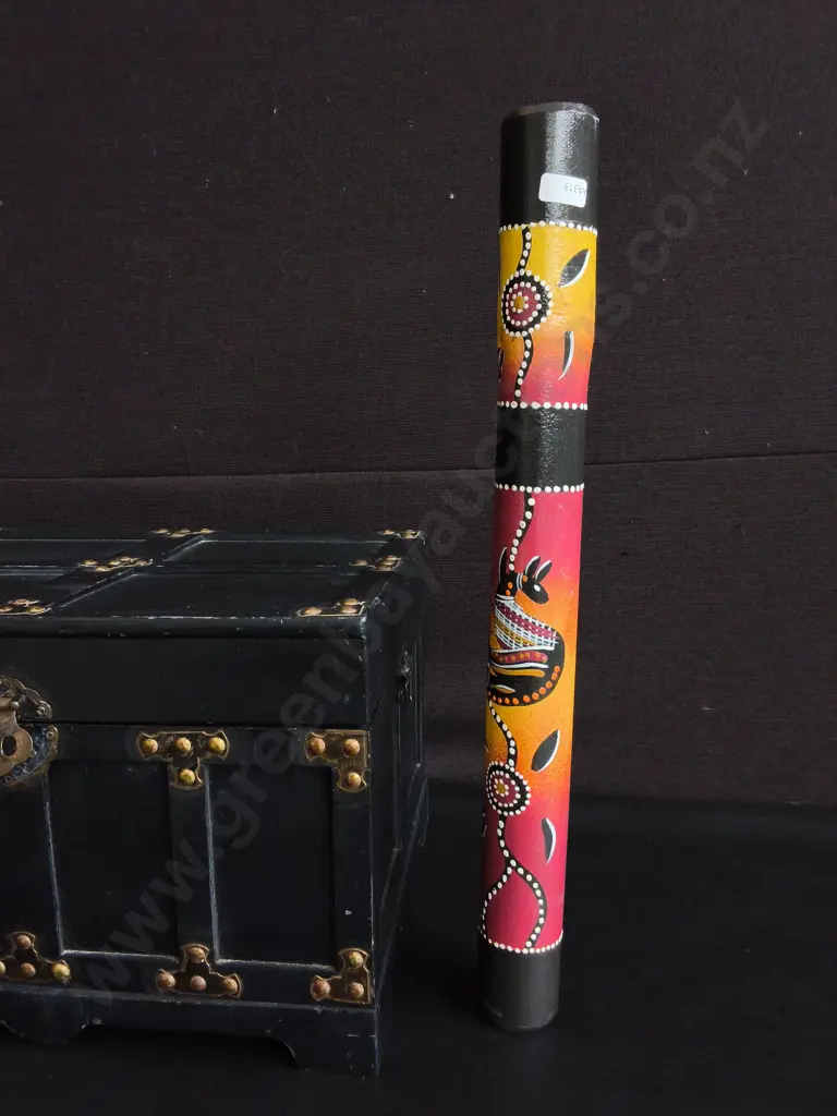 HAND PAINTED AUSTRALIAN DIDGERIDOO AND VINTAGE STYLE ACCENT CHEST, H 26 CM X W 39 CM Image 1++